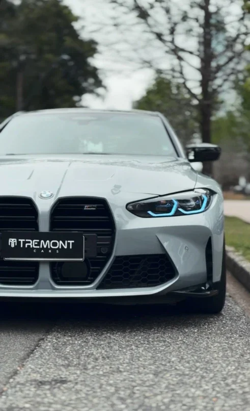 BMW M3 cinza com placa Tremont Cars